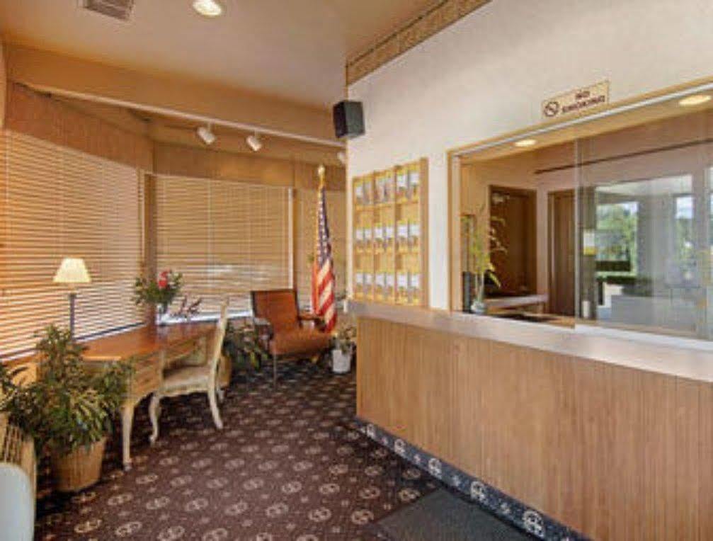Red Roof Inn Freehold Exterior photo